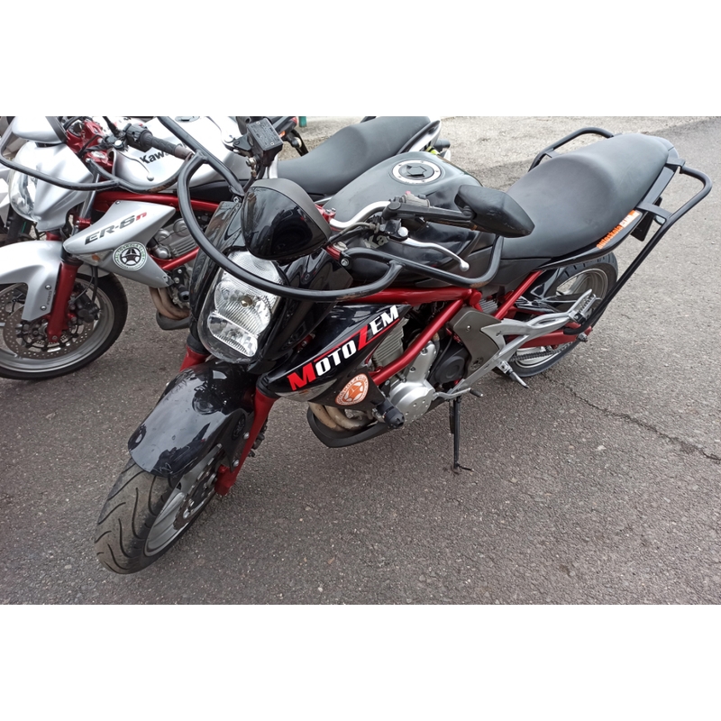 Nálepka logo MotoZem bílá