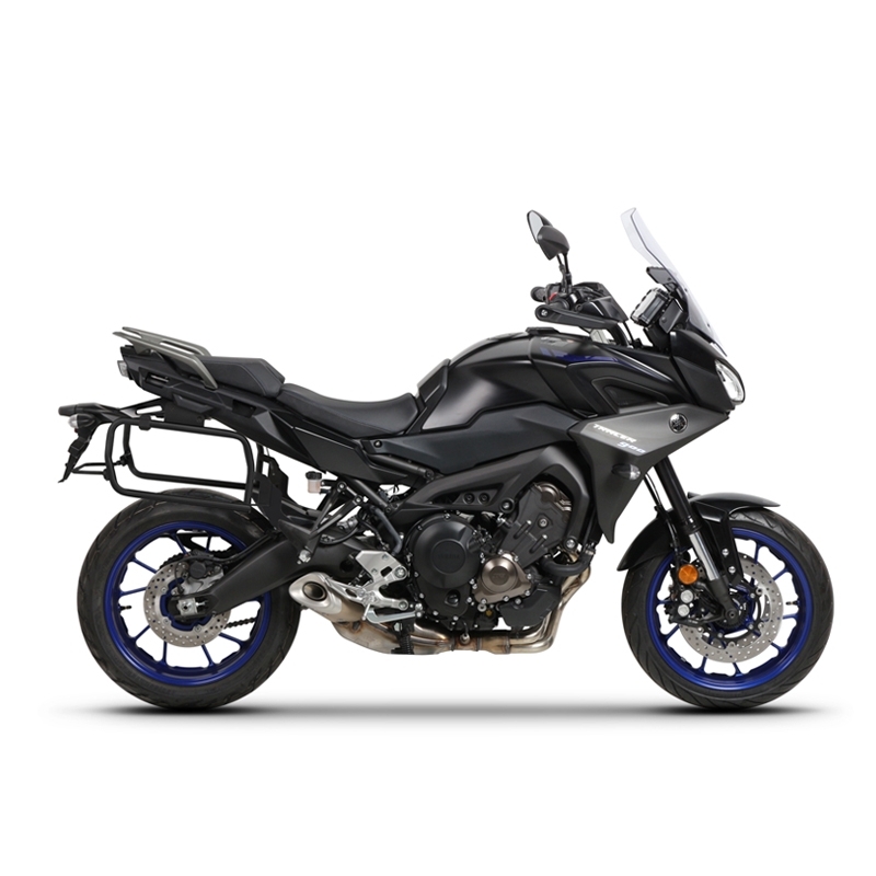 Kompletní sada bočních černých hliníkových kufrů SHAD TERRA BLACK 47L/47L , včetně montážní sady SHAD YAMAHA MT-09 Tracer / Tracer 900