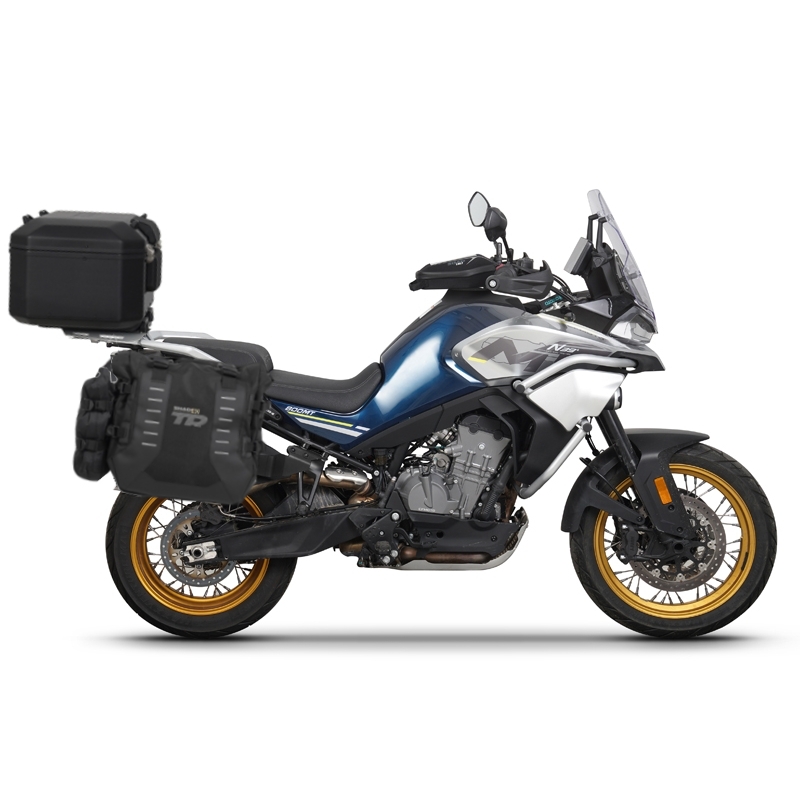 Kompletní sada bočních adventure brašen SHAD TERRA TR40 a  černého hliníkového 55L topcase, včetně montážní sady SHAD CF Moto 800MT