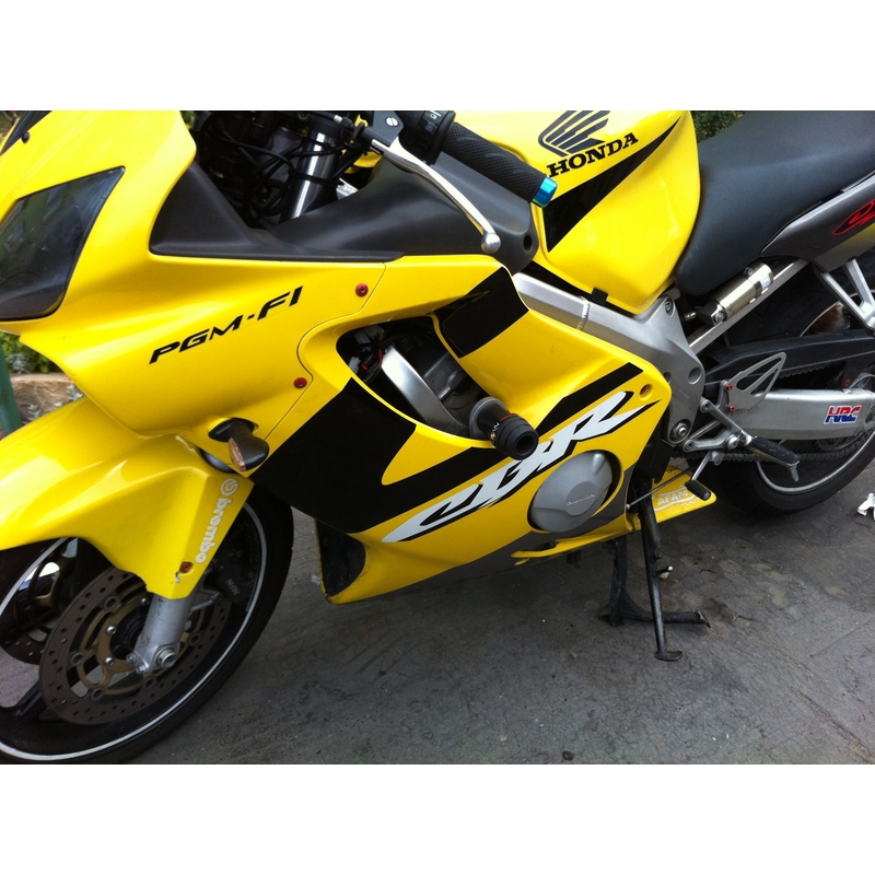 Honda CBR 600F (99-07) BEZ ÚPRAVY KAPOTÁŽE Arrow