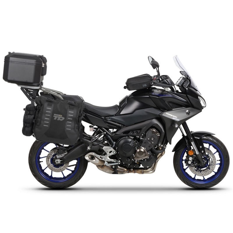 Kompletní sada bočních adventure brašen SHAD TERRA TR40 a  černého hliníkového 55L topcase, včetně montážní sady SHAD YAMAHA MT-09 Tracer / Tracer 900