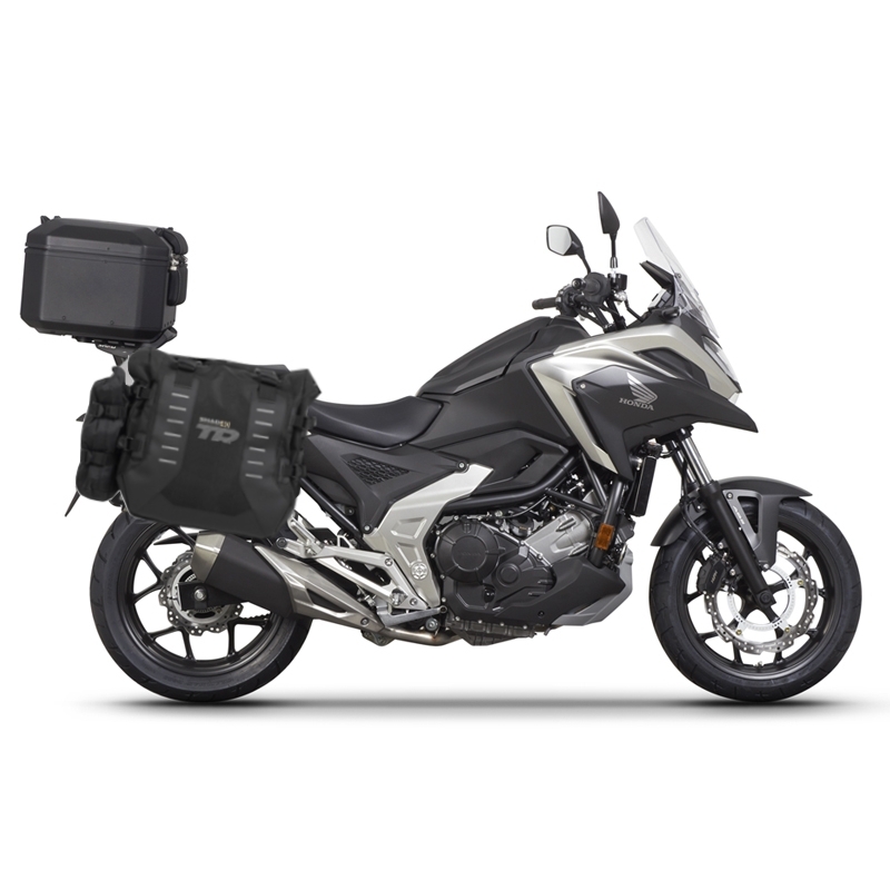 Kompletní sada bočních adventure brašen SHAD TERRA TR40 a  černého hliníkového 37L topcase, včetně montážní sady SHAD HONDA NX 750 X 2021-