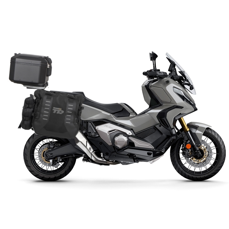 Kompletní sada bočních adventure brašen SHAD TERRA TR40 a  černého hliníkového 55L topcase, včetně montážní sady SHAD HONDA X-ADV 750