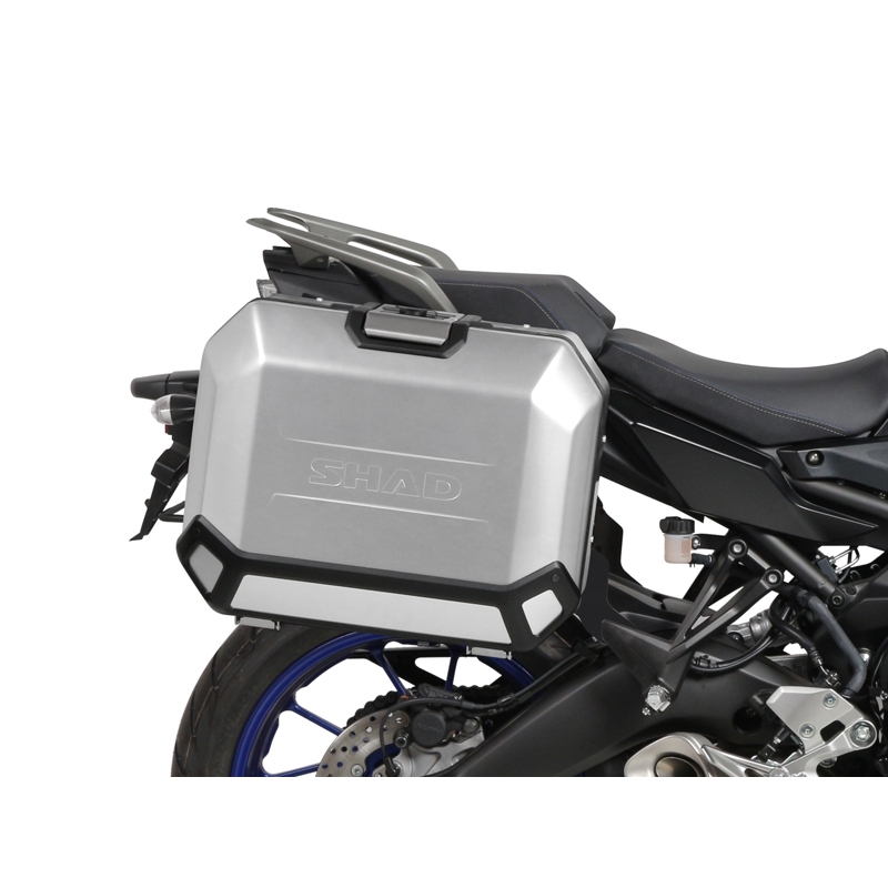Kompletní sada bočních černých hliníkových kufrů SHAD TERRA BLACK 47L/47L , včetně montážní sady SHAD YAMAHA MT-09 Tracer / Tracer 900
