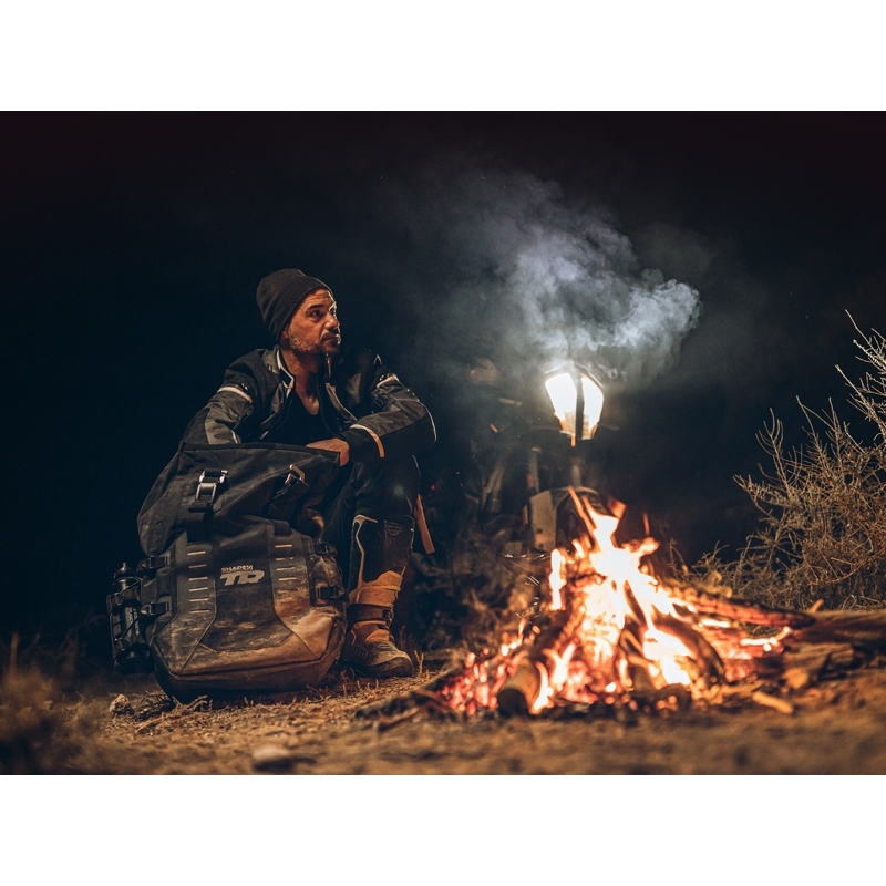 Kompletní sada sedlových brašen SHAD TERRA TR40 a  černého hliníkového 55L topcase, včetně montážní sady SHAD Voge 500DS / 500DSX