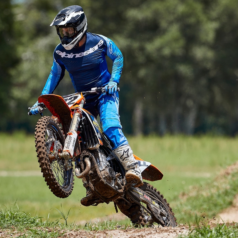 Motokrosová helma Alpinestars Supertech S-M10 Ampress matná černo-bílá