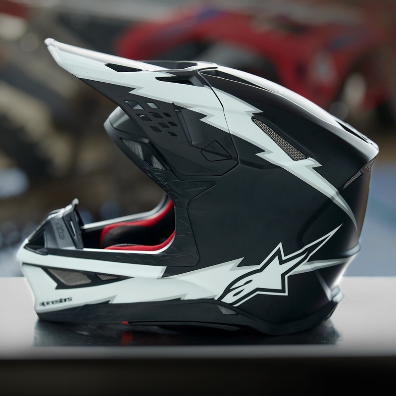 Motokrosová helma Alpinestars Supertech S-M10 Ampress matná černo-bílá