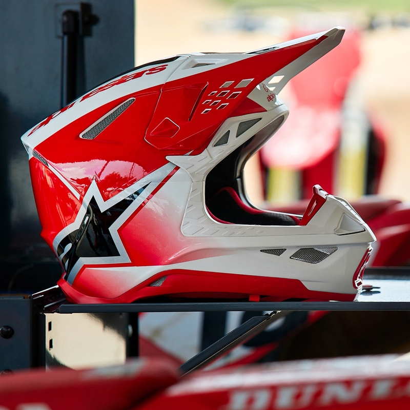 Motokrosová helma Alpinestars Supertech S-M10 Unite červeno-bílá