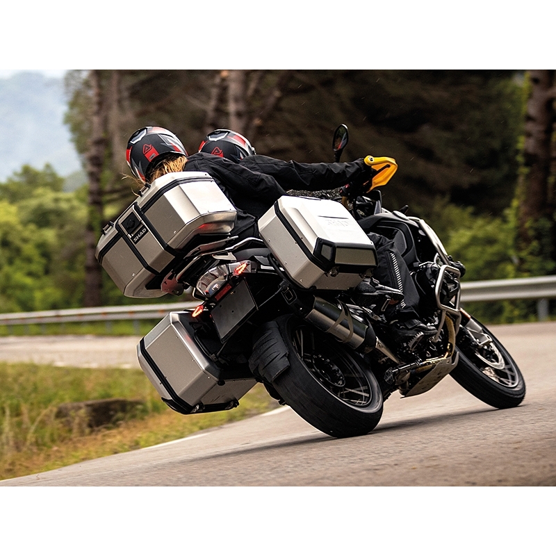 Kompletní sada bočních adventure brašen SHAD TERRA TR40 a hliníkového 55L vrchního kufru, včetně montážní sady SHAD Benelli TRK 502 X