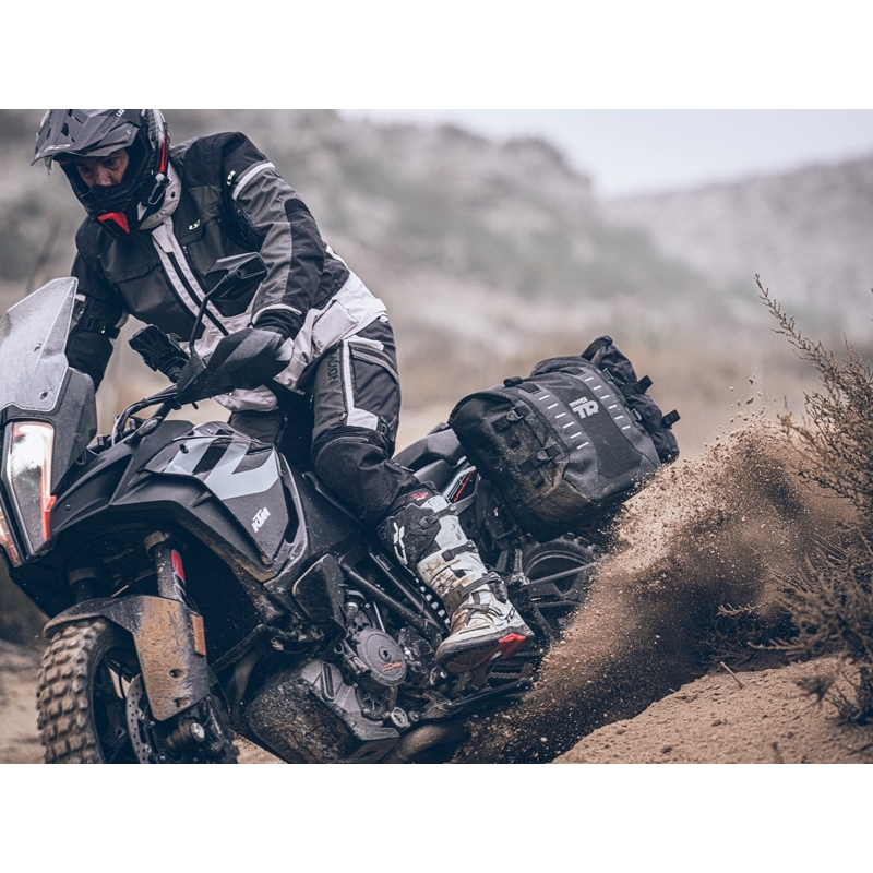 Kompletní sada bočních adventure brašen SHAD TERRA TR40, včetně montážní sady SHAD Benelli TRK 502 X