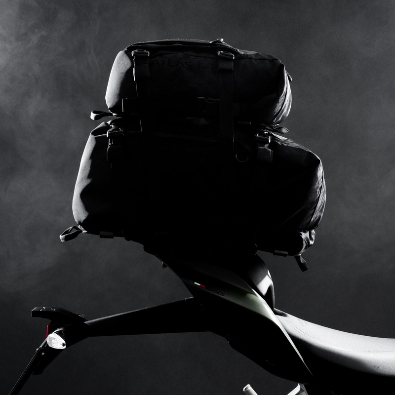 Moto brašna na sedadlo spolujezdce Oxford Atlas T-20 Advanced Tourpack 20 l šedá