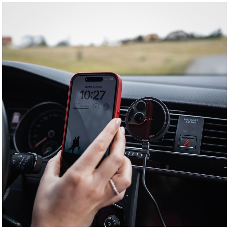 Držák s bezdrátovým nabíjením a aktivním chlazením FIXED MagCool s uchycením MagSafe černý 15W