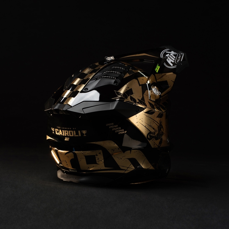 Motokrosová helma Airoh Aviator 3.0 "TC 222 THE LEGEND" černo-zlatá