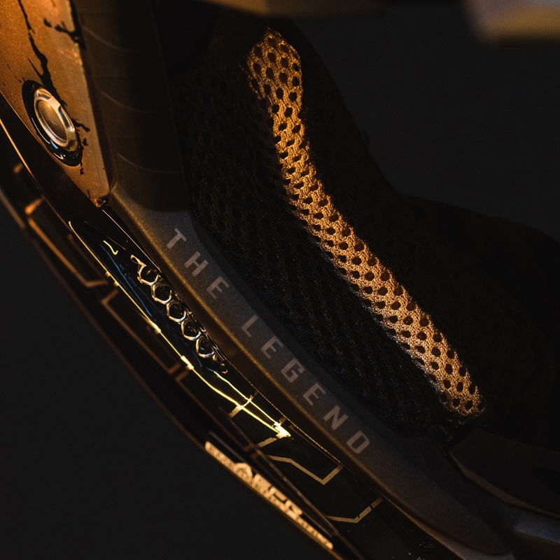 Motokrosová helma Airoh Aviator 3.0 "TC 222 THE LEGEND" černo-zlatá