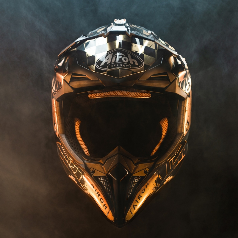 Motokrosová helma Airoh Aviator 3.0 "TC 222 THE LEGEND" černo-zlatá