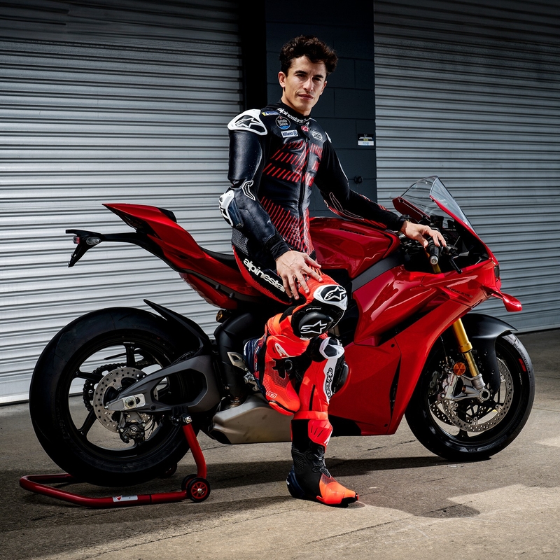 Boty na motorku Alpinestars Supertech R Vented limitovaná edice MM93 Marc Marquez fluo červeno-modro-černé
