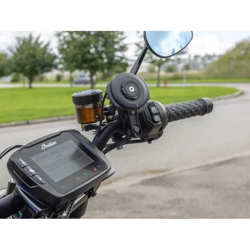 Základna namontovaná v držáku hlavního brzdového/spojkového válce Quad Lock® Motorcycle Clutch Mount