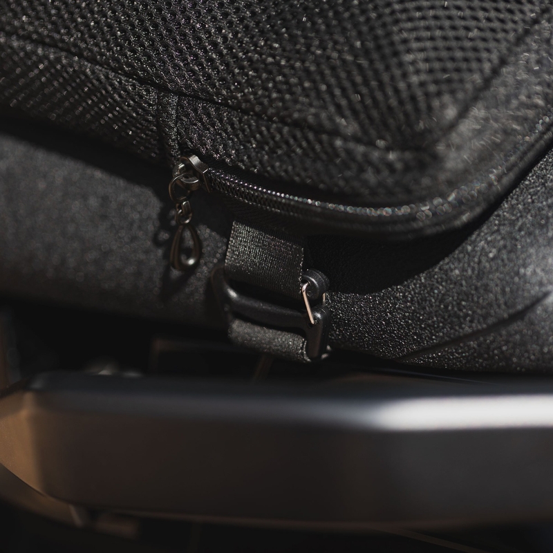 Dofukovací podložka přes sedlo spolujezdce Oxford Air Seat Pillion and Enduro černá