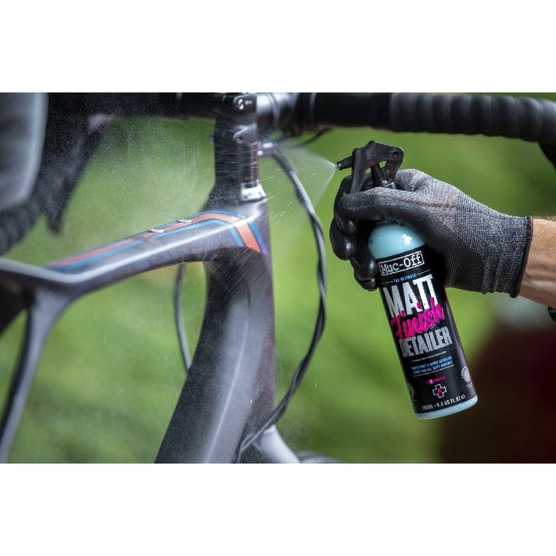 Motocyklový detailer na helmy s matným povrchem MUC-OFF 250ml