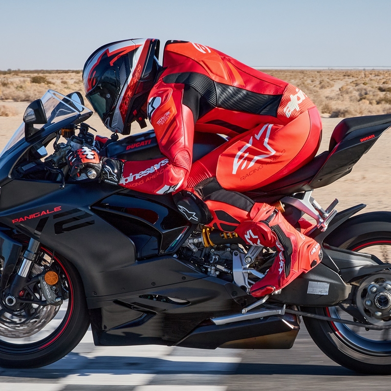 Jednodílná kožená kombinéza na motorku Alpinestars GP Plus V4 Sprint, Tech-air kompatibilní fluo červeno-červeno-bílo-černá