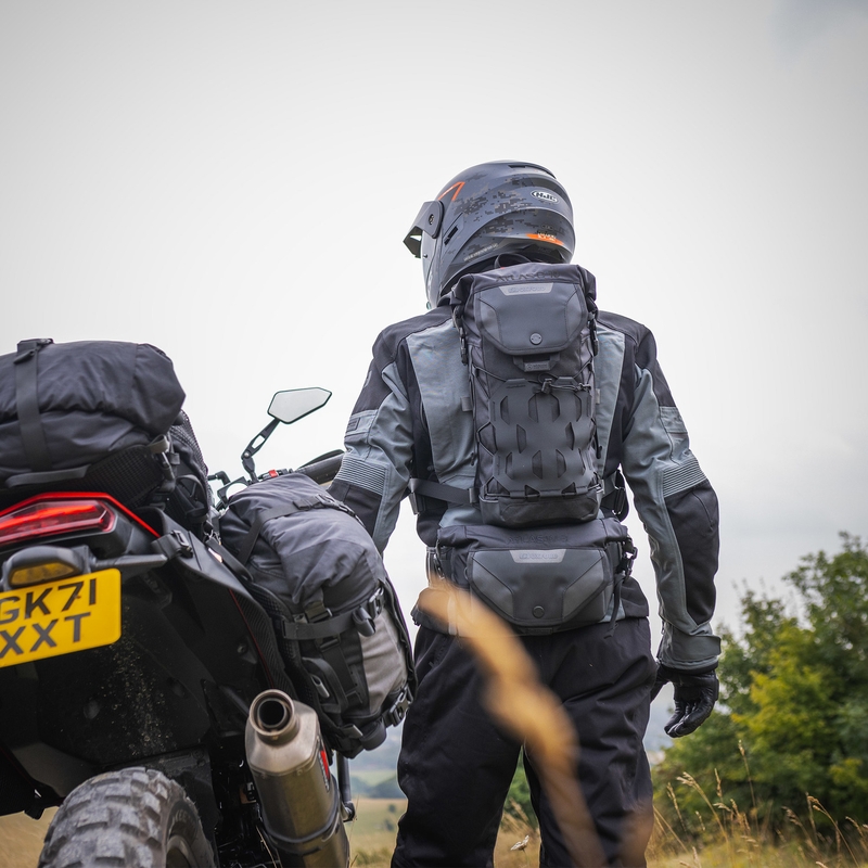 Batoh na motorku Oxford Atlas B-10 černý 10 l