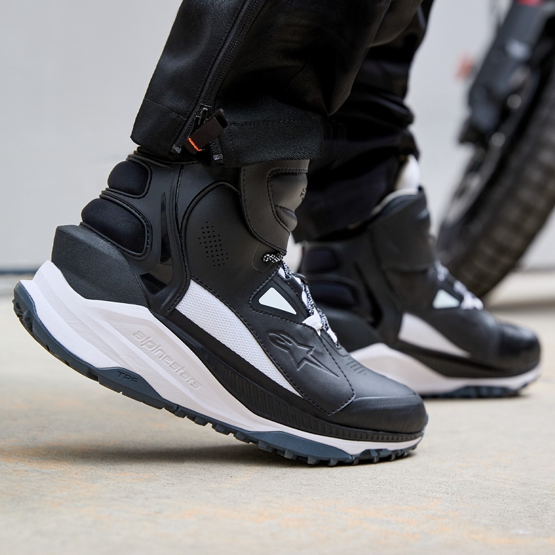 Boty na motorku Alpinestars Speedstreet černo-bílé
