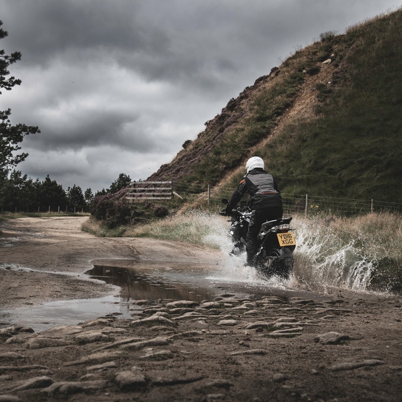 Bunda na motorku Oxford Montreal 4.0 Dry2Dry™ černo-šedo-červená