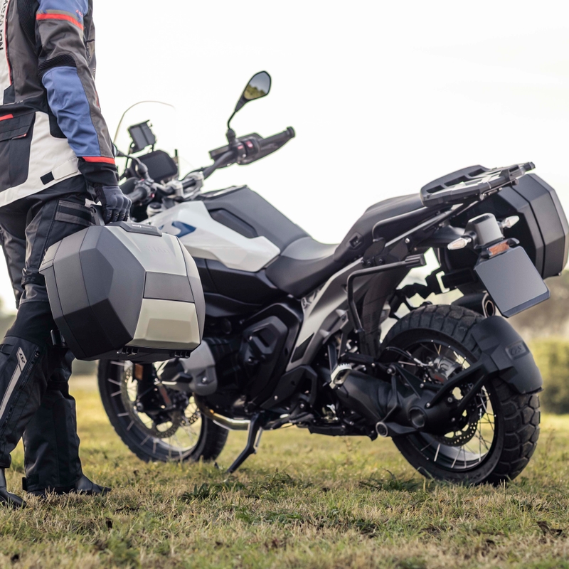 Boční kufry na motorku SHAD SH38X (rozšiřitelný koncept)