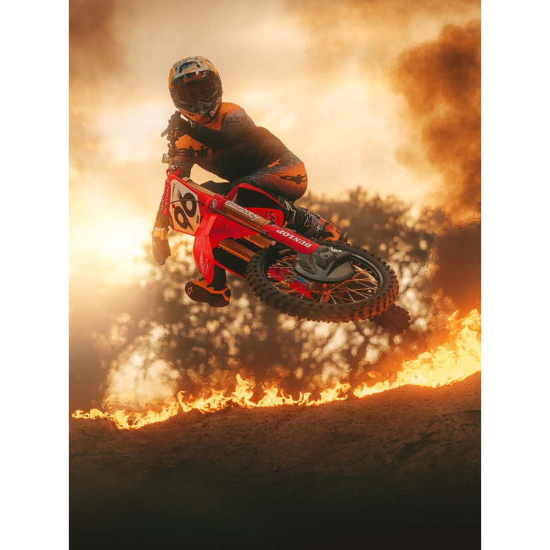 Motokrosová helma Alpinestars Supertech S-M10 limitovaná edice Black Hole černo-barevná