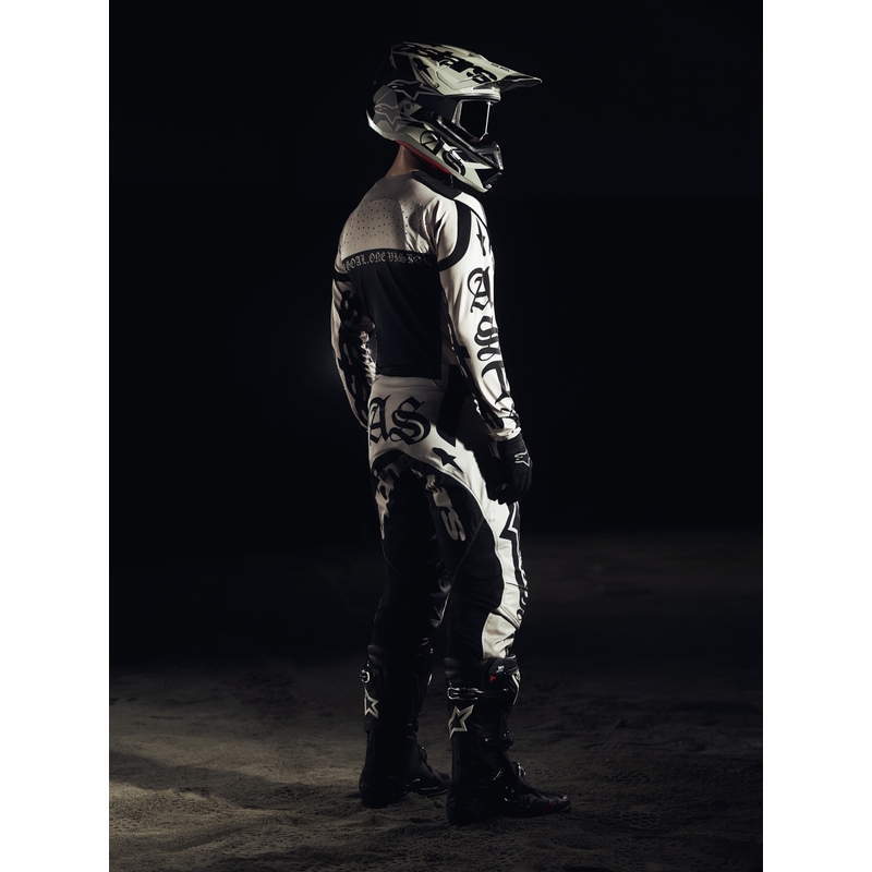 Motokrosová helma Alpinestars Supertech S-M7 limitovaná edice Wolf Dust pískovo-černá