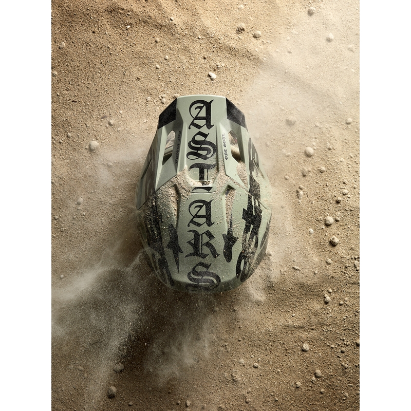 Motokrosová helma Alpinestars Supertech S-M7 limitovaná edice Wolf Dust pískovo-černá