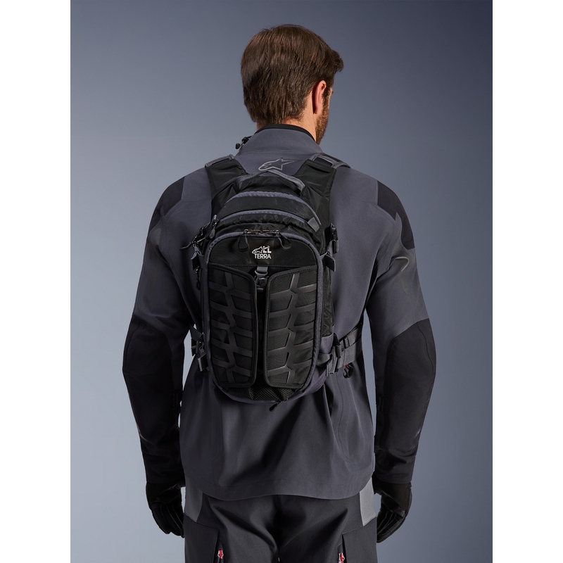 Batoh na motorku Alpinestars AT-15 černo-šedý 15 l