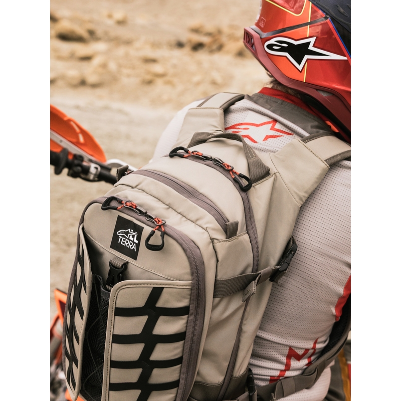 Batoh na motorku Alpinestars AT-15 tmavě šedo-šedo-modrý 15 l
