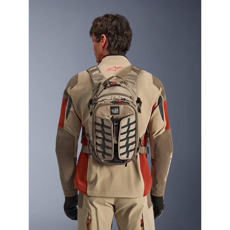 Batoh na motorku Alpinestars AT-15 pískovo-oranžový 15 l