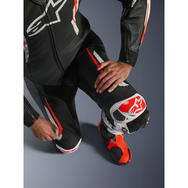 Jednodílná kožená kombinéza na motorku Alpinestars GP TECH V5 černo-bílo-fluo červená