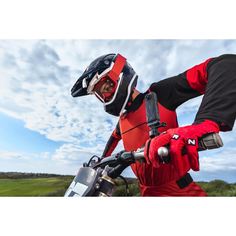 Akční kamera Insta360 X5 Motorcycle Bundle černá