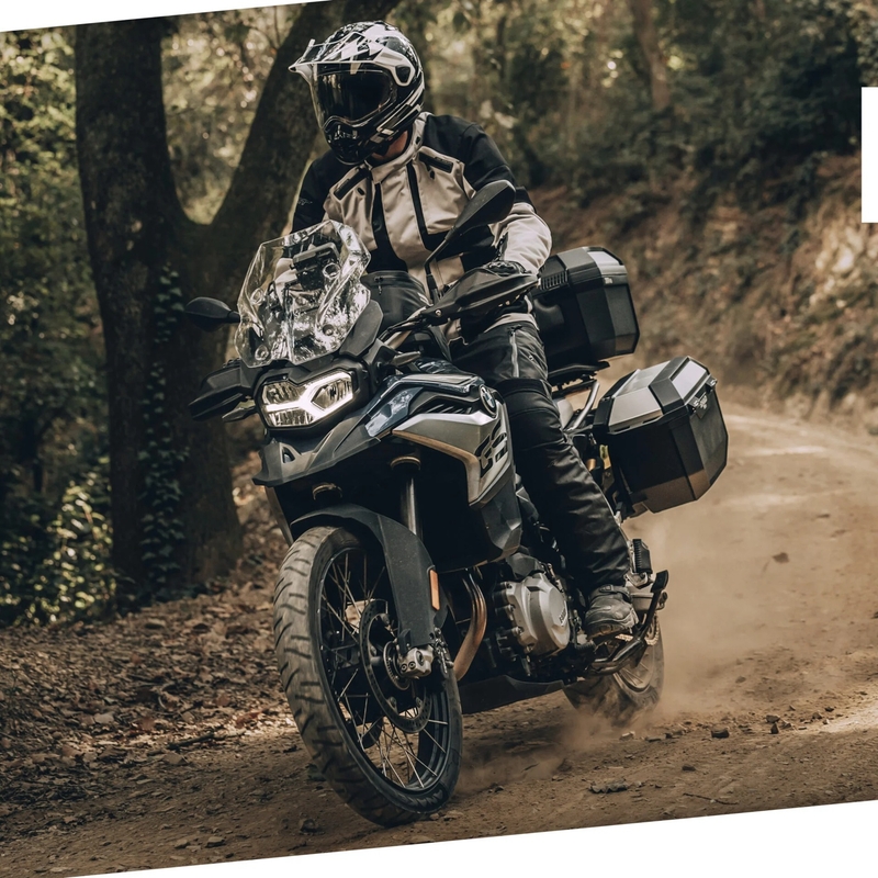 Boční kufry na motorku SHAD TR27 černá (pár)